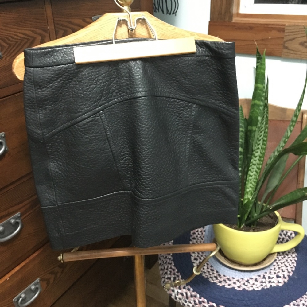 Madewell Pebbled Leather Skirt. EUC. Sz 6